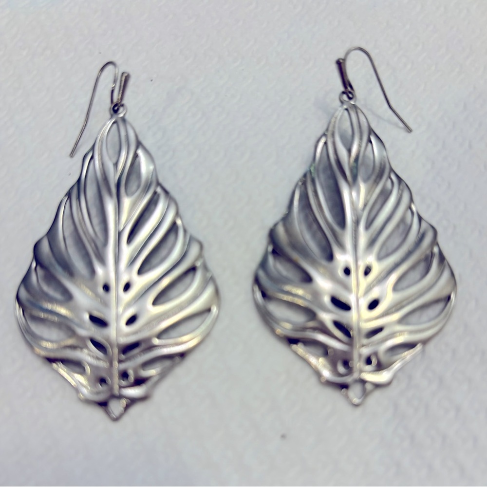 Kendra Scott Selena Leaf silver earrings